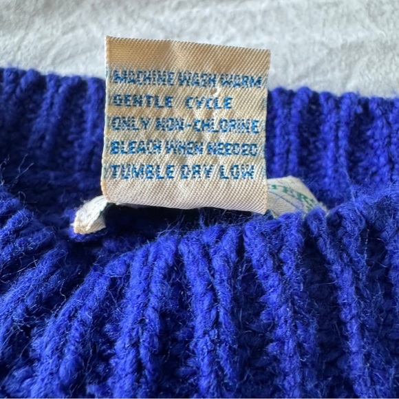 Shop Boundary Waters Royal Blue Cable Knit Sweater in Size L - Picture 3 of 3